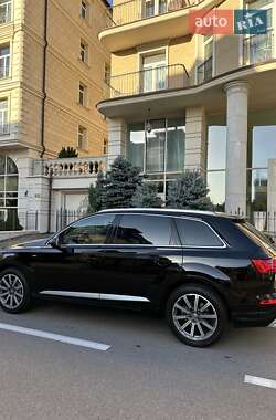 Позашляховик / Кросовер Audi Q7 2018 в 