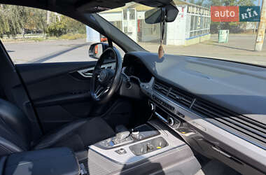 Внедорожник / Кроссовер Audi Q7 2016 в 
