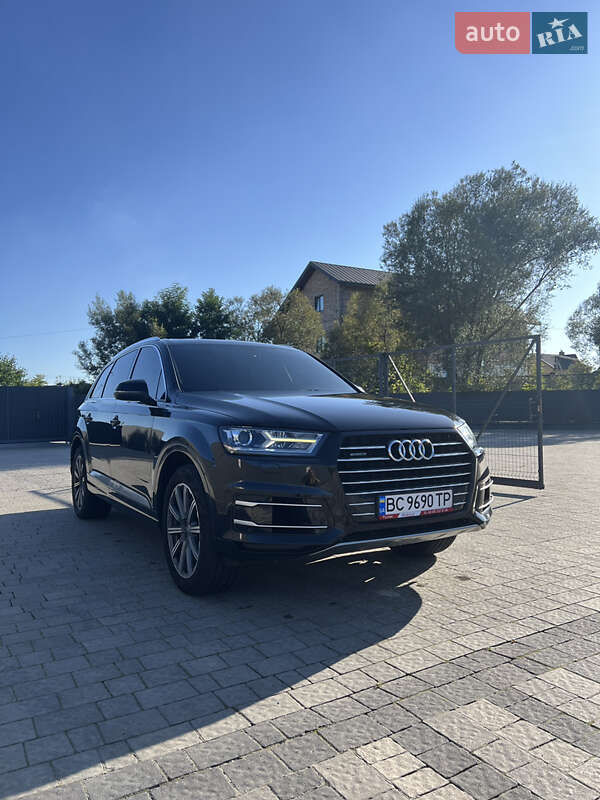 Позашляховик / Кросовер Audi Q7 2017 в Городку