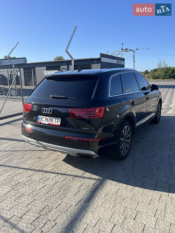Позашляховик / Кросовер Audi Q7 2017 в Городку