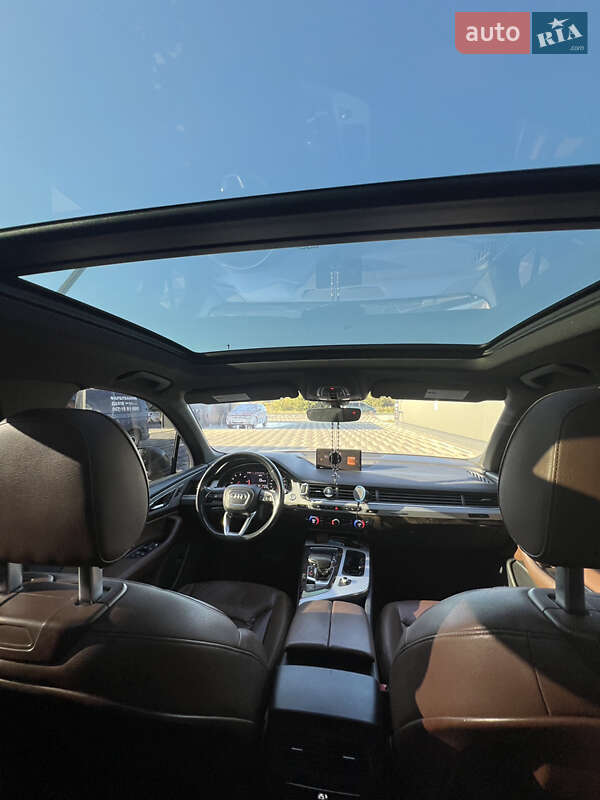 Позашляховик / Кросовер Audi Q7 2017 в Городку