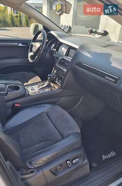 Позашляховик / Кросовер Audi Q7 2013 в  фото 18 Позашляховик / Кросовер Audi Q7 2013 в