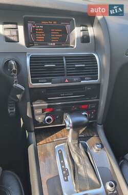 Позашляховик / Кросовер Audi Q7 2013 в  фото 23 Позашляховик / Кросовер Audi Q7 2013 в
