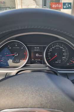 Позашляховик / Кросовер Audi Q7 2013 в  фото 26 Позашляховик / Кросовер Audi Q7 2013 в