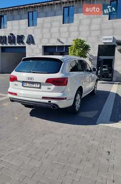 Позашляховик / Кросовер Audi Q7 2013 в  фото 35 Позашляховик / Кросовер Audi Q7 2013 в