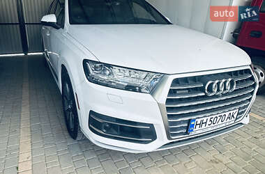 Позашляховик / Кросовер Audi Q7 2016 в 