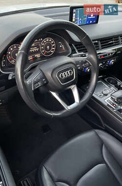 Внедорожник / Кроссовер Audi Q7 2017 в 