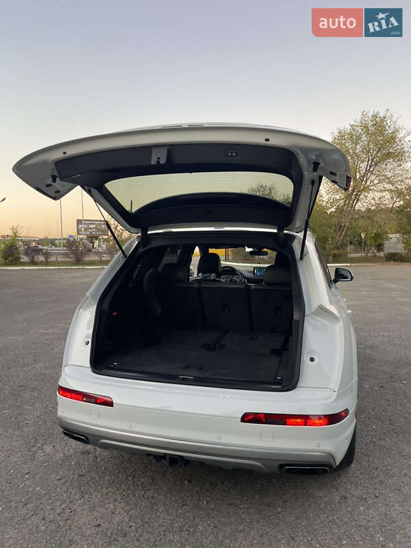 Внедорожник / Кроссовер Audi Q7 2017 в Киеве фото 14 Внедорожник / Кроссовер Audi Q7 2017 в Киеве