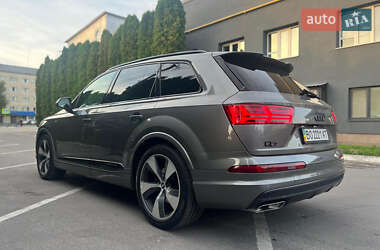 Внедорожник / Кроссовер Audi Q7 2015 в 