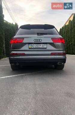 Внедорожник / Кроссовер Audi Q7 2015 в 