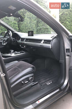 Внедорожник / Кроссовер Audi Q7 2015 в 