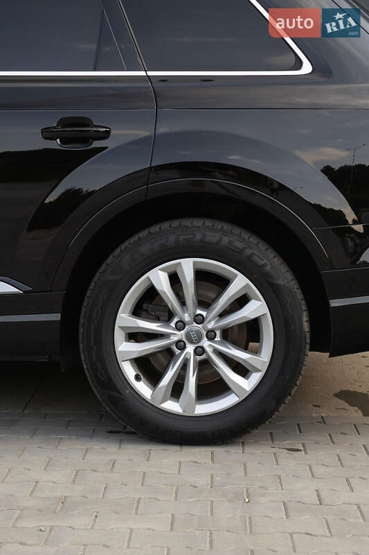 Внедорожник / Кроссовер Audi Q7 2016 в Дубно