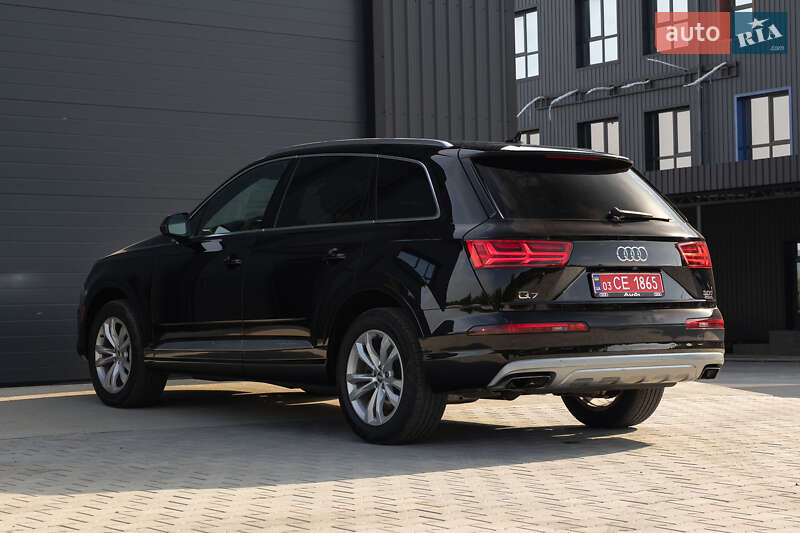 Внедорожник / Кроссовер Audi Q7 2016 в Дубно