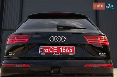 Внедорожник / Кроссовер Audi Q7 2016 в 
