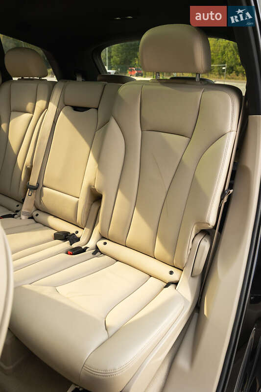 Внедорожник / Кроссовер Audi Q7 2016 в Дубно