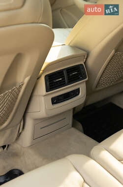Внедорожник / Кроссовер Audi Q7 2016 в 