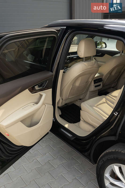 Внедорожник / Кроссовер Audi Q7 2016 в Дубно