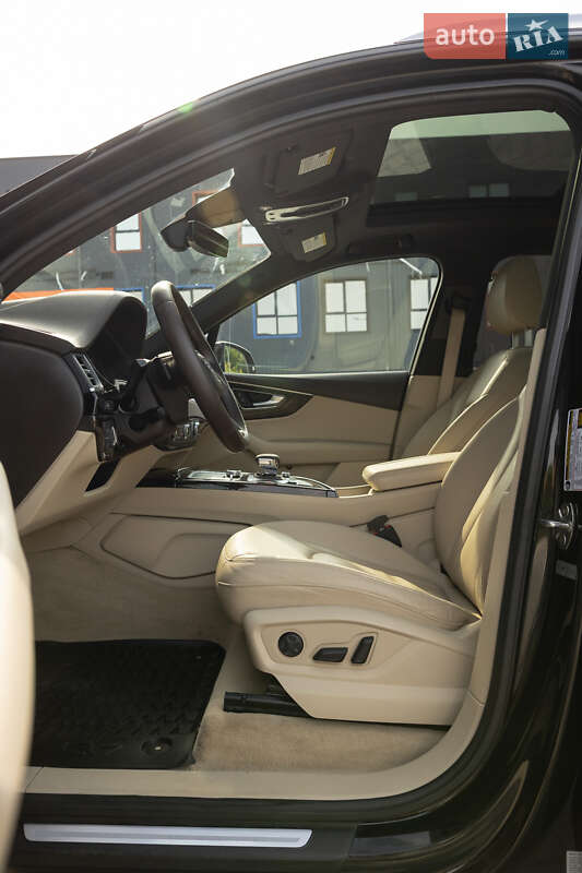Внедорожник / Кроссовер Audi Q7 2016 в Дубно