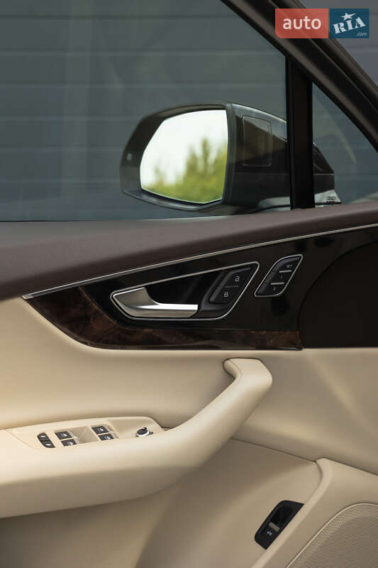 Внедорожник / Кроссовер Audi Q7 2016 в Дубно