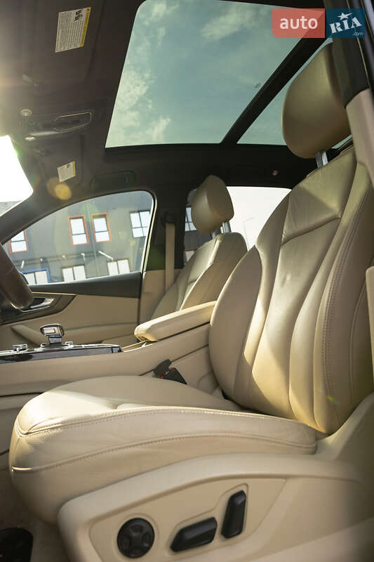 Внедорожник / Кроссовер Audi Q7 2016 в Дубно