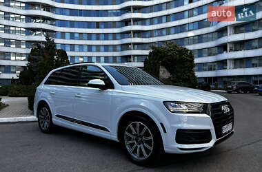 Внедорожник / Кроссовер Audi Q7 2016 в 