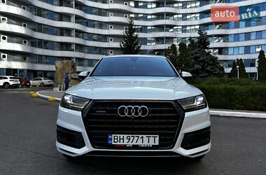 Внедорожник / Кроссовер Audi Q7 2016 в 