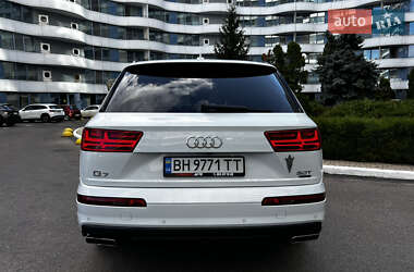 Внедорожник / Кроссовер Audi Q7 2016 в 