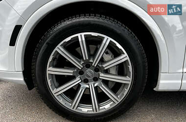 Внедорожник / Кроссовер Audi Q7 2016 в 