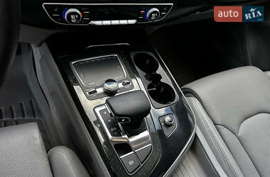 Внедорожник / Кроссовер Audi Q7 2016 в 