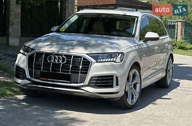 Внедорожник / Кроссовер Audi Q7 2020 в 