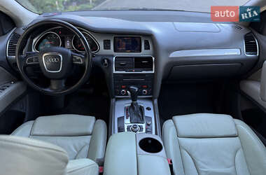 Позашляховик / Кросовер Audi Q7 2009 в 