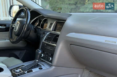 Позашляховик / Кросовер Audi Q7 2009 в 