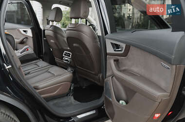 Позашляховик / Кросовер Audi Q7 2016 в 