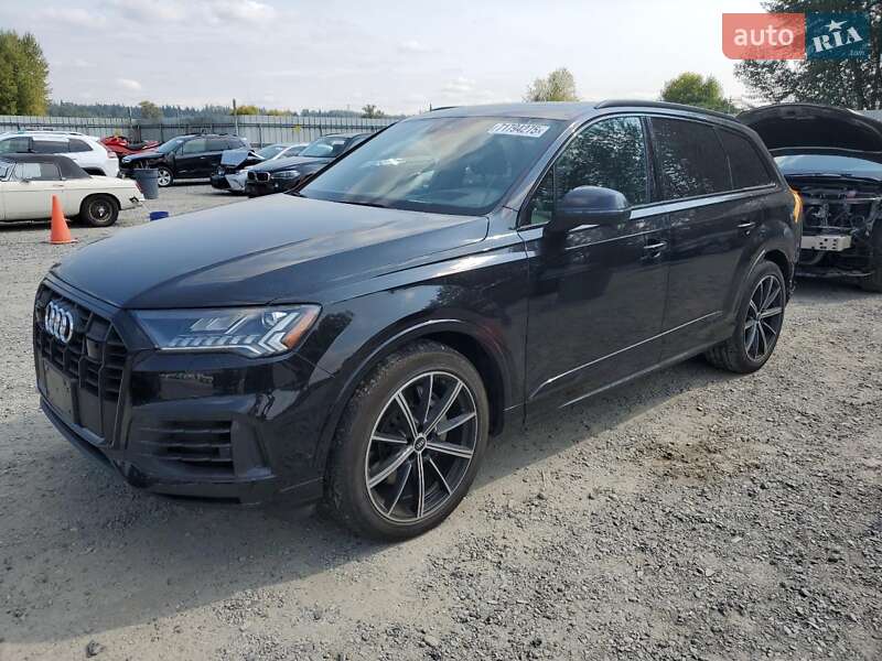 Позашляховик / Кросовер Audi Q7 2021 в 