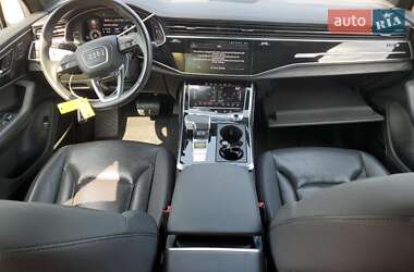 Позашляховик / Кросовер Audi Q7 2021 в 