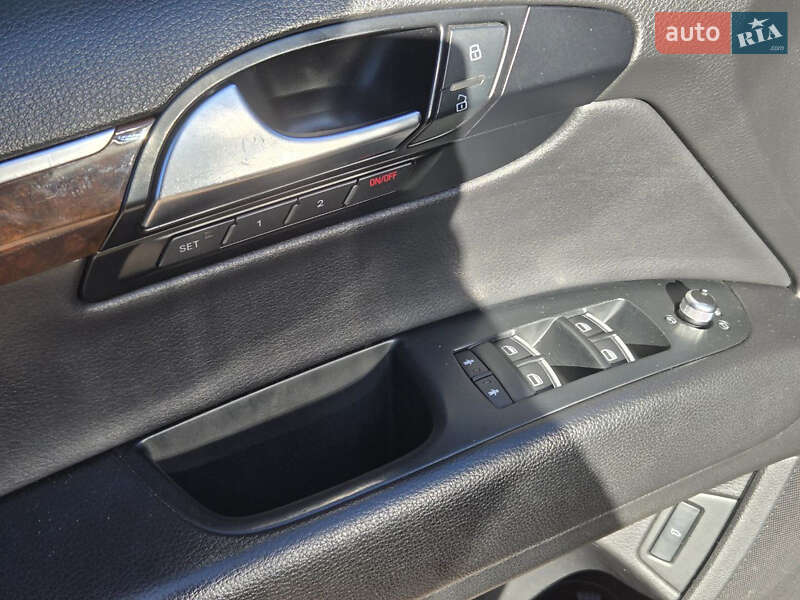 Позашляховик / Кросовер Audi Q7 2012 в Києві