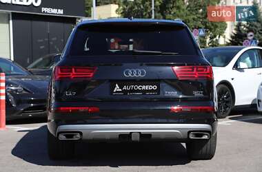 Внедорожник / Кроссовер Audi Q7 2016 в 