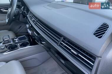 Внедорожник / Кроссовер Audi Q7 2016 в 