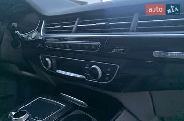 Внедорожник / Кроссовер Audi Q7 2016 в 