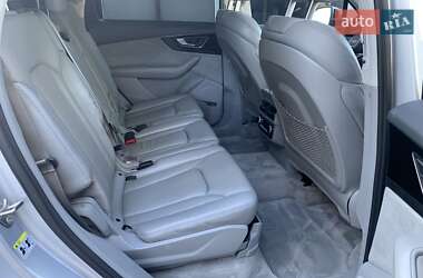 Внедорожник / Кроссовер Audi Q7 2016 в 