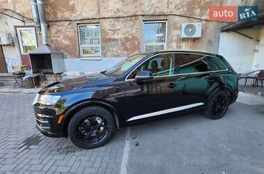 Внедорожник / Кроссовер Audi Q7 2016 в 
