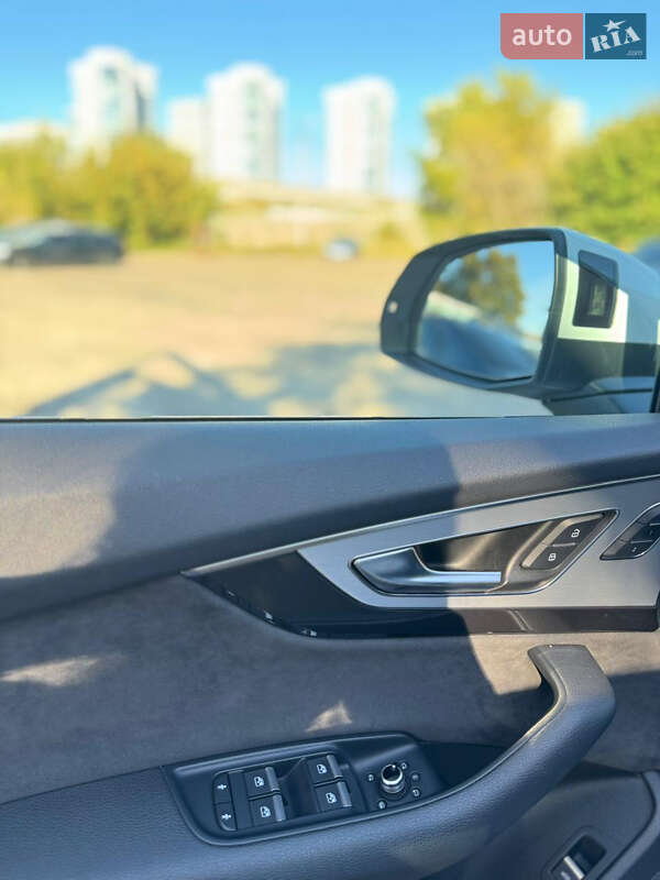 Позашляховик / Кросовер Audi Q7 2018 в Києві