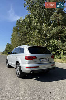 Позашляховик / Кросовер Audi Q7 2012 в 