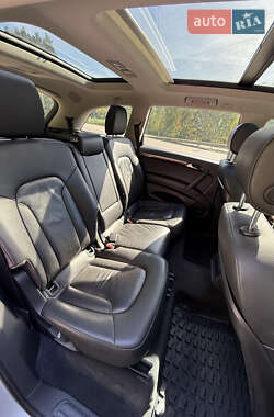 Позашляховик / Кросовер Audi Q7 2012 в 
