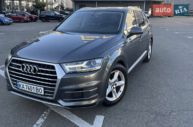 Позашляховик / Кросовер Audi Q7 2017 в 