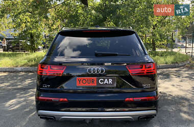 Позашляховик / Кросовер Audi Q7 2016 в 