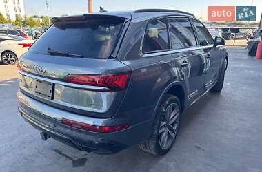 Внедорожник / Кроссовер Audi Q7 2021 в 
