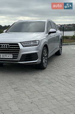 Позашляховик / Кросовер Audi Q7 2017 в 