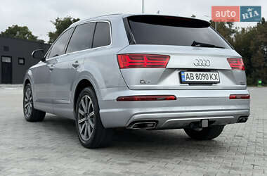 Позашляховик / Кросовер Audi Q7 2017 в 