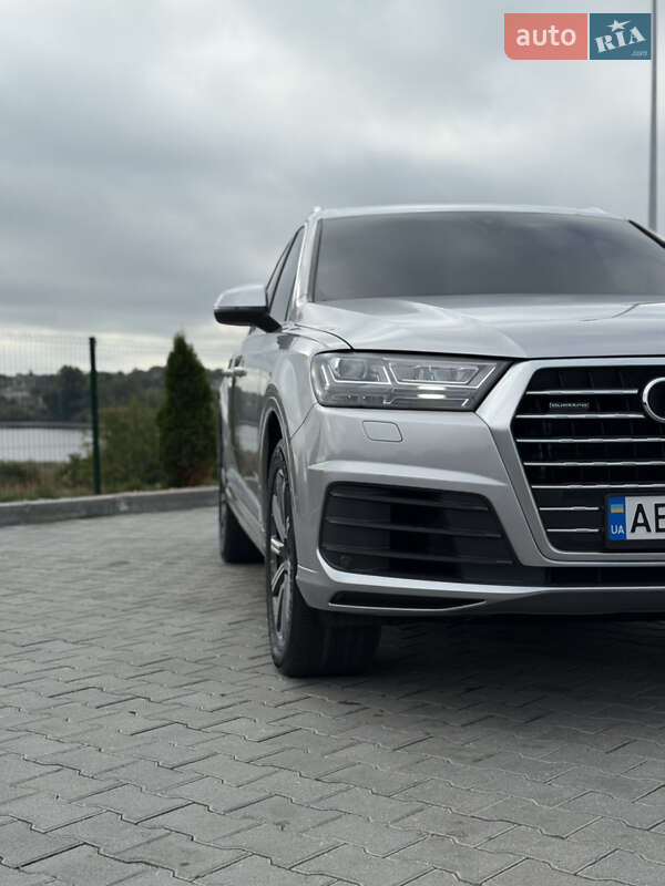 Внедорожник / Кроссовер Audi Q7 2017 в Виннице